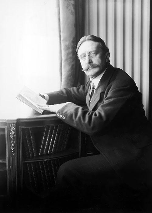 Harry Gordon Selfridge had distinguished himself at Marshall Field’s department store in Chicago, which remained a landmark in the city until Macy’s bought it in 2005