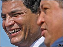 Rafael Correa (esq) e Hugo Chávez