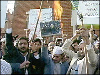 रुश्दी के उपन्यास का विरोध