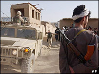 نيروهای آمريکايی افغان ها را برای کنترل وضعيت امنيتی افغانستان آموزش می دهند 