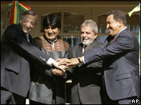 Kirchner, Morales, Lula e Chávez em Puerto Iguazú