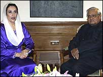 بے نظیر بھٹو سیمینار میں شرکت کے لئے دہلی گئی ہیں