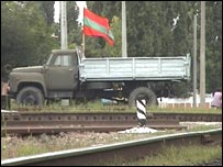 Придністровські сепаратисти блокують залізницю в 2004 році. Фото з архіву
