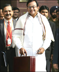 संसद में जाते हुए चिदंबरम