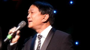 Ca sĩ Duy Quang biểu diễn tại San Hose tháng 3/2012