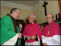 Msgr Pietro Parolin dâng lễ cùng giám mục VN (Nguồn: VietCatholic.Net) 