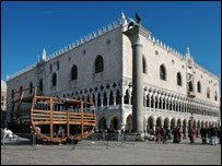 Esqueleto de madeira do novo Bucintoro