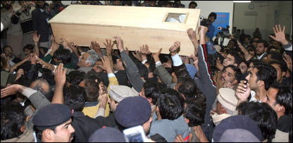 بینظیر بھٹو کی میت