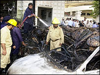 کراچی میں بم دھماکے کی فائل فوٹو 