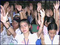 Giáo dân theo đạo Tin Lành hành lễ