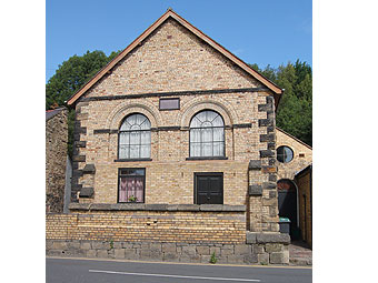 Hyfrydle - Addoldy Trefnyddion Calfinaidd adeiladwyd ym 1861 ond sydd bellach yn gartref preifat.