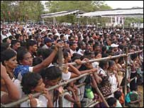 Crowd gathered in Polonnaruwa (photo Raj Weerasinghe)
