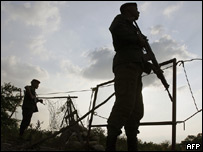 Soldados venezuelanos na fronteira com a Colômbia (arquivo)