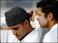 कद्दाफ़ी स्टेडियम में कप्तान गांगुली और उपकप्तान द्रविड़