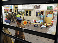 Sri Lanka'da bombalanan bir tren