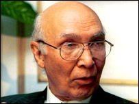 पाकिस्तान के पूर्व विदेश मंत्री सरताज अज़ीज़