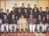 वाजपेयी टीम के साथ