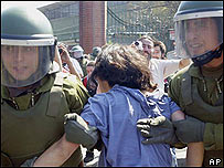 Organizadores da marcha culpam vândalos pela violência