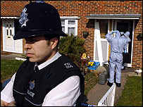 Polícia britância realiza busca