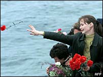 بستگان قربانيان حادثه کورسک در چهارمين سال غرق زيردريايی