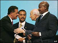 Líderes de Uganda e República Dominicana com Rubens Ricupero