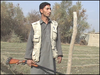 يو ځوان ټوپک په لاس