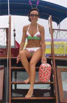 Mewn bicini Draig Goch