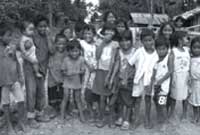 Plant Pentref Tagasan Uchaf, Ynys Mindanao, Ynysoedd y Ffilipinas.