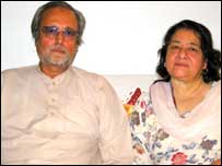 جسٹس (ر) وجیہہ اپنی اہلیہ کے ساتھ