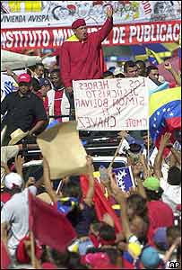 Chávez em marcha que celebrou a metade do seu mandato