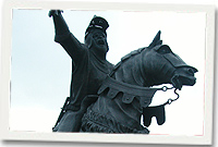 Cerflun Owain Glyndwr yng Nghorwen