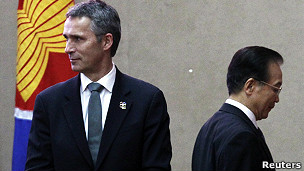 温家宝与挪威首相斯托尔滕贝格在老挝简短会晤