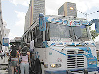 Ônibus no terminal de Nuevo Circo