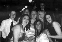 Rhai o flwyddyn 11 yn edrych yn smart iawn