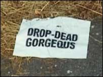 Note saying "drop dead gorgeous"