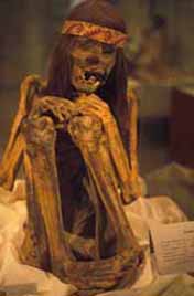Image of a peruvian male mummy wearing a textile headband
