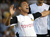 Ricardo Oliveira, atacante do Valencia