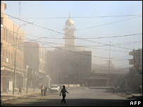 Khói bốc lên gần thánh đường al-Askari ở Samarra 