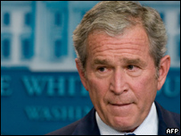 O presidente dos EUA, George W. Bush durante entrevista (AFP)