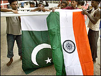 ممبئی بم دھماکوں کے بعد دونوں ملکوں کے اعلٰی اہلکاروں کے درمیان  یہ پہلی ملاقات ہے۔