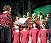 Côr Rhuthun a'r Cylch yn Nghystadleuaeth y Côr Cymysg heb fod yn llai na 61 mewn nifer.  Nhw oedd yr unig gôr yn y gystadleuaeth