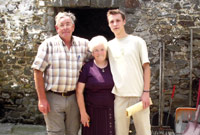 O'r chwith i'r dde, Hywel Jones, Sara Humphreys-Jones a  Sebastian Resz