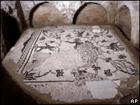 Chão de mosaico em necrópole no Vaticano