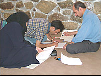 Seçimlerde görev yapacak kişiler eğitiliyor