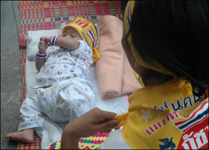 Một em bé tại phủ thủ tướng