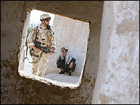 سرباز ناتو در هلمند