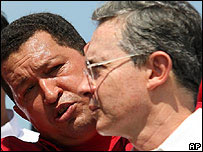 Hugo Chavez ve Alvaro Uribe