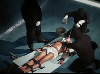 Suyla boğulma hissi verilerek işkence