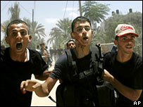 انتقال مجروح فلسطينی