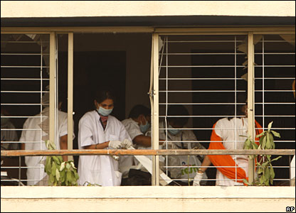 Chuyên gia giám định tại nhà Nariman